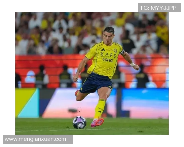 C罗同款球星足球鞋全解析 选择与穿搭推荐助你轻松提升球场表现 C罗同款球星足球鞋全解析 选择与穿搭推荐助你轻松提升球场表现